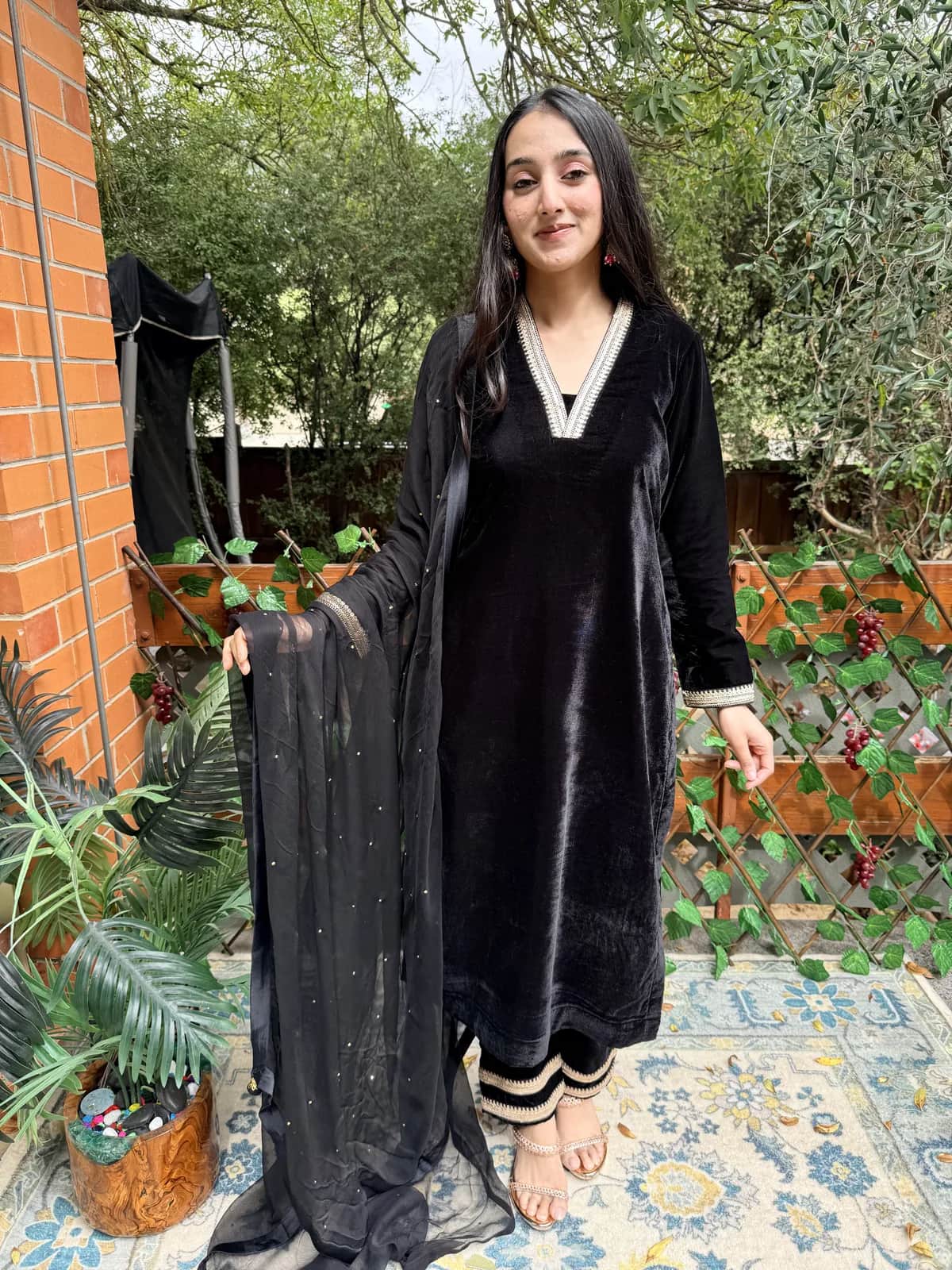 Black Velvet Kurta Pant Set With Gold Lace Detailing Sequin Dupatta — image 1